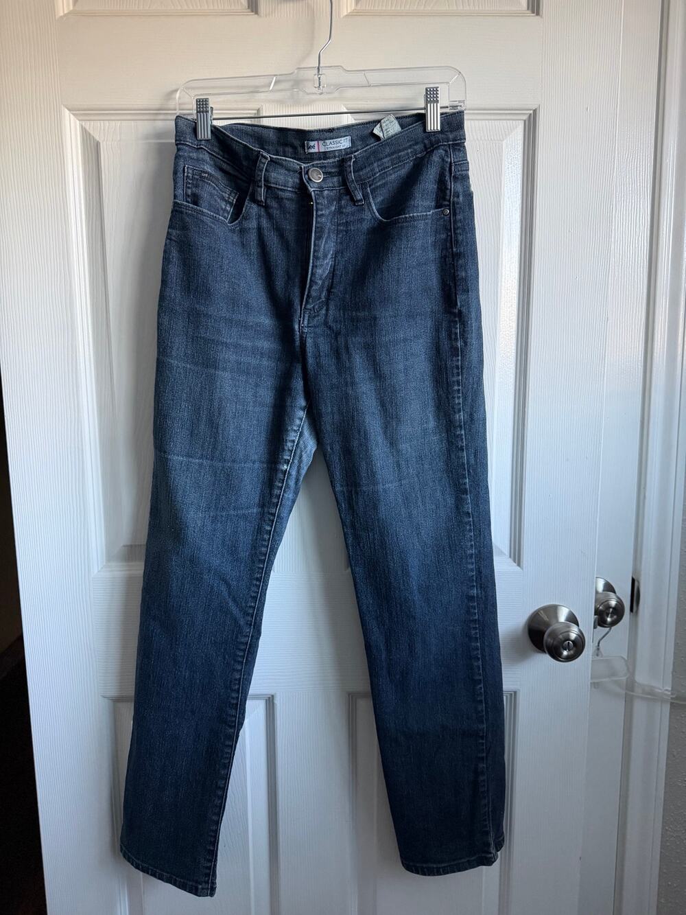 Lee Classic Fit Straight Leg Jeans Womens 6 Medium Blue Denim Embroidered Pocket